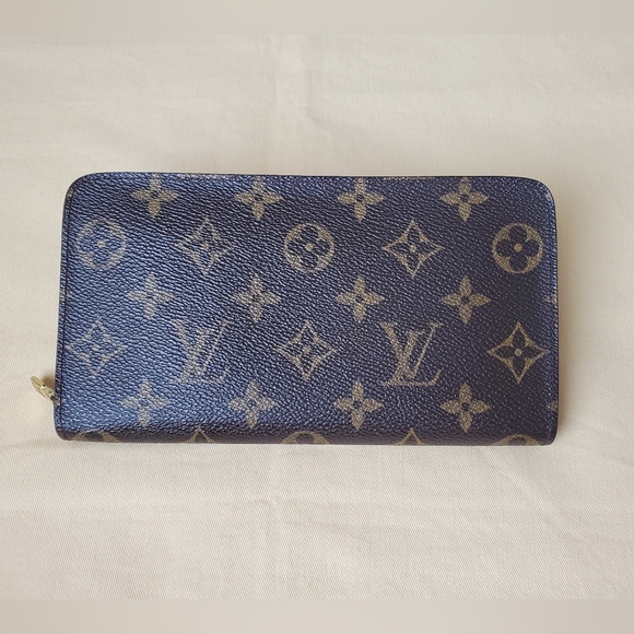 Louis Vuitton Monogram Zippy Wallet - Picture 1 of 16